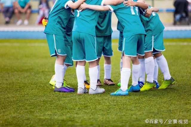 世体：拉波尔塔与经纪人扎哈维会面，探讨弗里克和莱万的续约问题